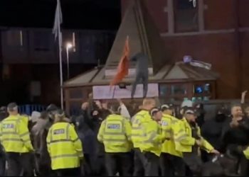 इंग्लैंड शिव मंदिर में तोड़फोड़