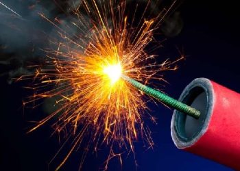 पटाखे जलाना