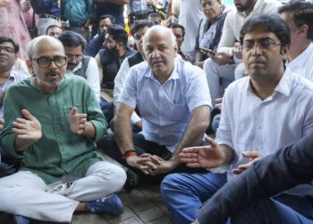 Sisodia's dharna at Election Commission