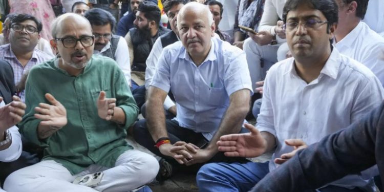 Sisodia's dharna at Election Commission