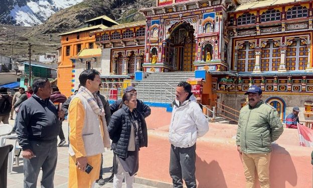 Ajendra Ajay visited Badrinath Dham with departmental officers