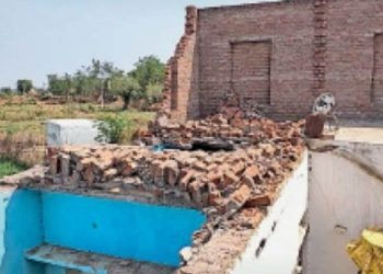 घर टूटने