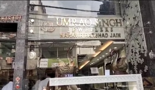 जूलरी शोरूम में गजब चोरी