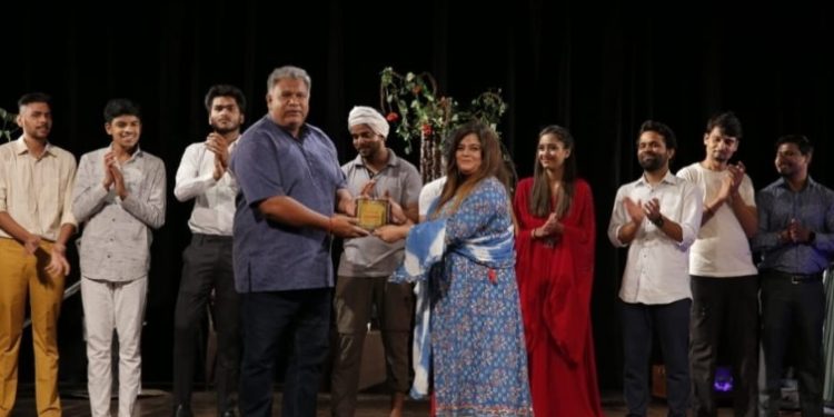 Manish Joshi's play 'Pataloon'