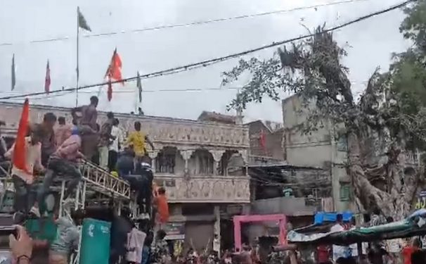 'शिव यात्रा' पर पथराव