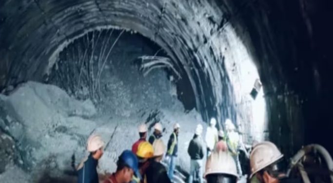 टनल में फंसे मजदूर