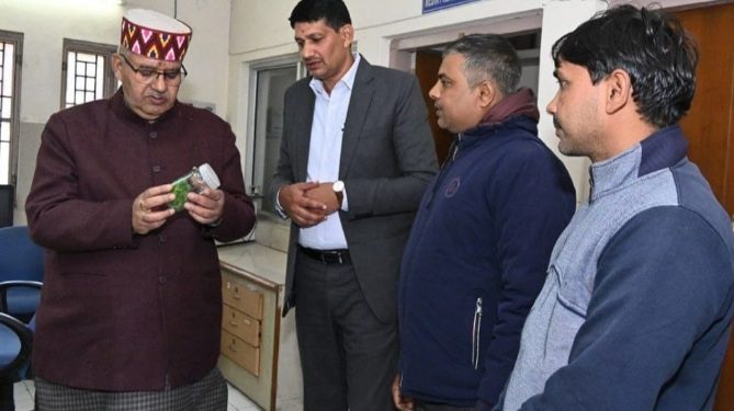 मंत्री गणेश जोशी