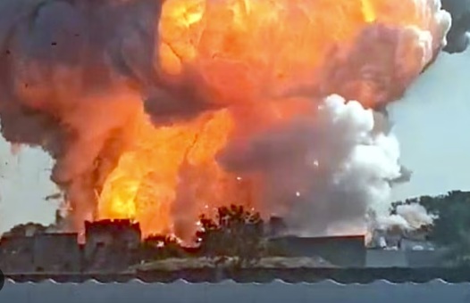 पटाखा फैक्ट्री