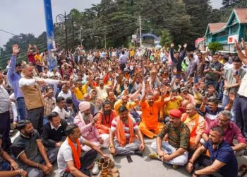 एक और मस्जिद के खिलाफ निकल पड़े हजारों हिंदू