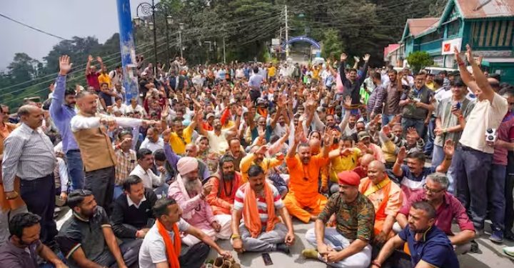 एक और मस्जिद के खिलाफ निकल पड़े हजारों हिंदू