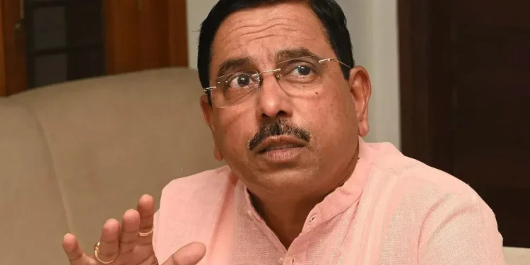 केंद्रीय मंत्री प्रह्लाद जोशी