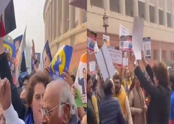 संसद परिसर में हुई धक्कामुक्की