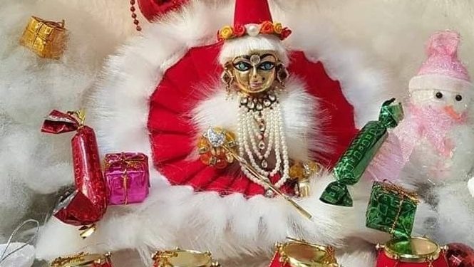 Laddu Gopal dressed as Santa