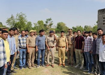 Police encounter with criminals, sent hospital in injured condition