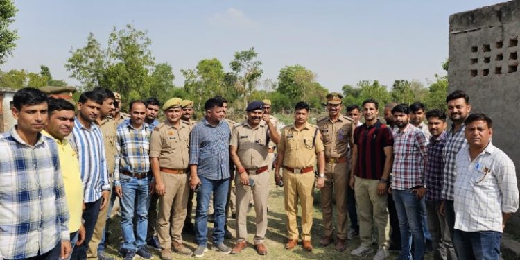 Police encounter with criminals, sent hospital in injured condition