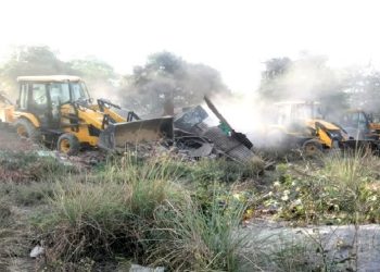 अवैध मजार