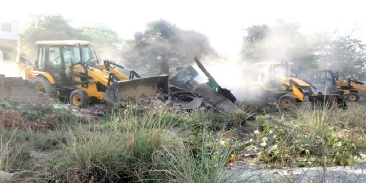 अवैध मजार