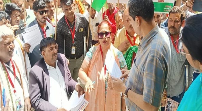राष्ट्रीय दिव्यांग सेना डीएम ऑफिस