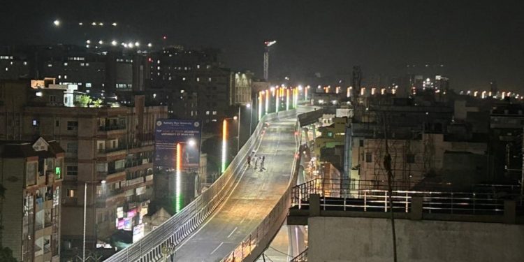 double-decker elevated corridor