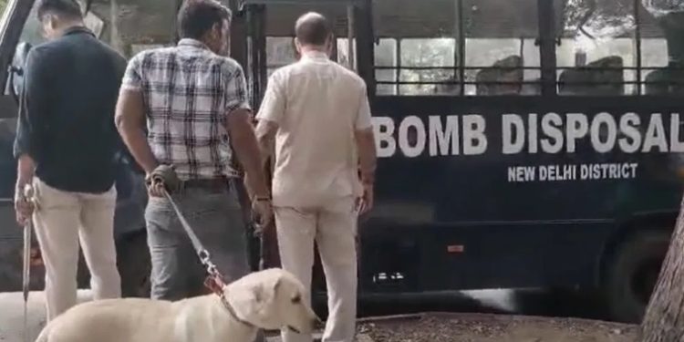 bomb in LIC building of Connaught Place