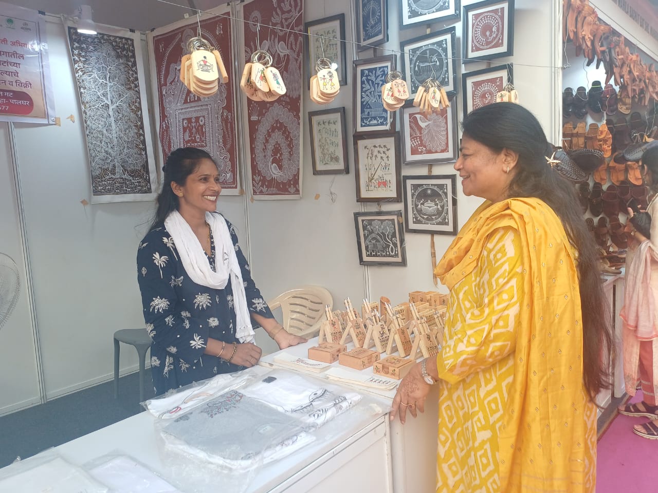 आवासीय आयुक्त आर. विमला