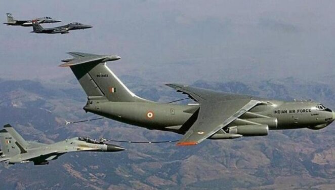 Mid-air refueling aircraft