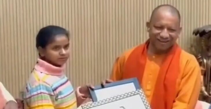 CM Yogi met Khushi Gupta