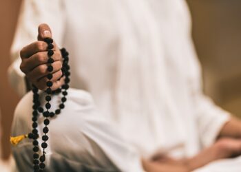 Chant this mantra of Lord Shiva 108 times.