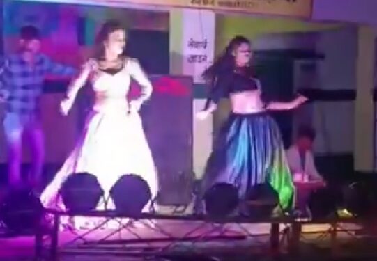 अश्लील डांस